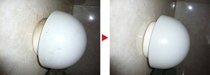浴室照明のクリーニング例