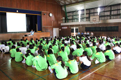 学校でのハウスクリーニングの講演・実演活動